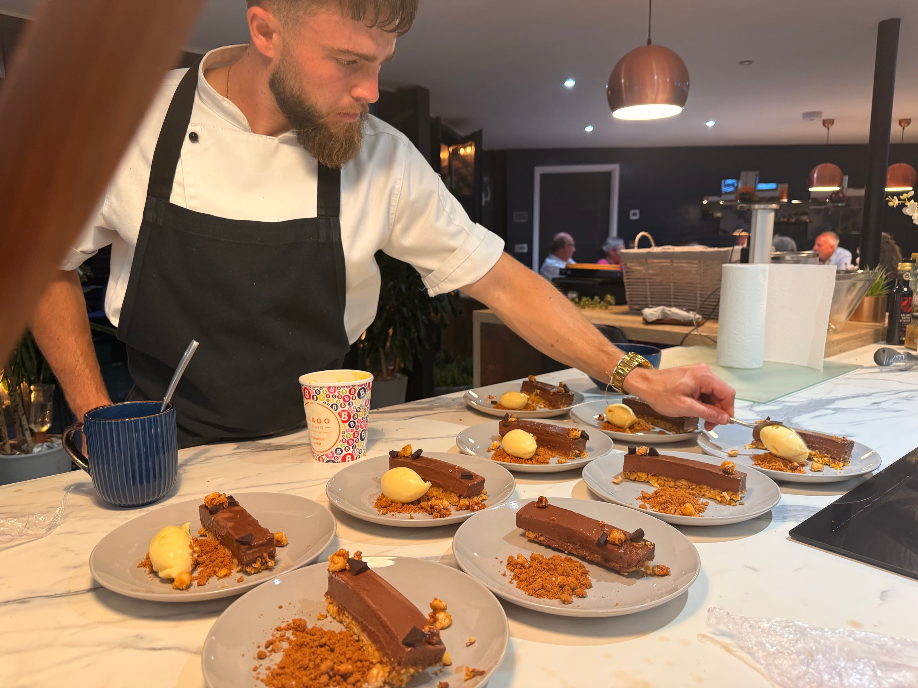 Dessert Service II — reach · repetition