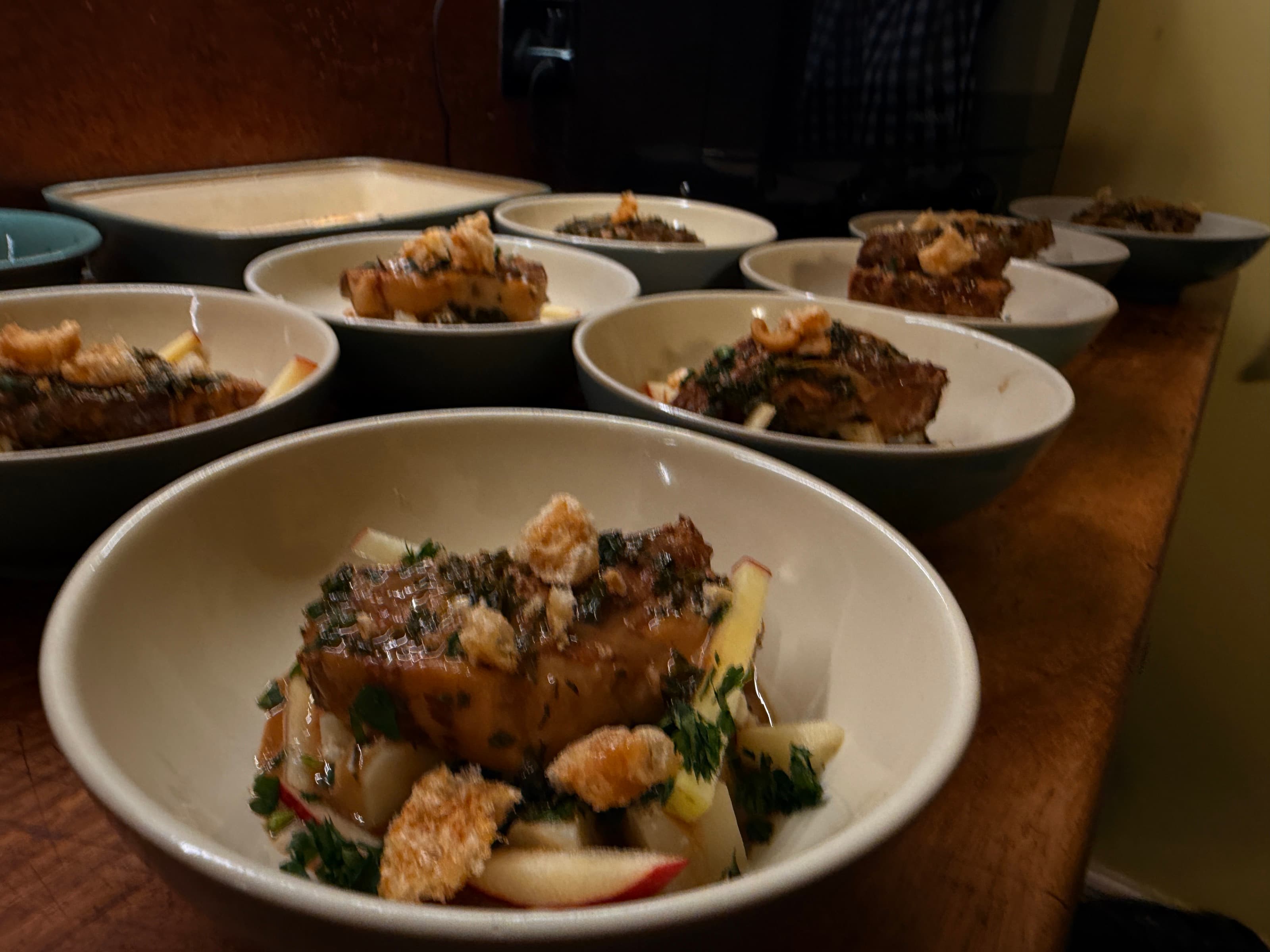 Pork, Apple — crackling · bowls